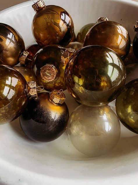 DIY Tinted Glass Amber Ornaments | The Rural Legend Amber Ornaments, Alcohol Ink Ornaments, Ink Ornaments, Diy Alcohol Ink, Glass Ornaments Diy, Diy Alcohol, Ornaments Making, Clear Christmas Ornaments, Clear Glass Ornaments