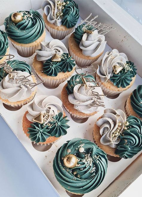 7. Emerald and Nude Cupcakes Who doesn’t love those yummy scrumptious cupcakes that are all the rage in the dessert world today? I love... Autumn Cupcakes, Gateau Baby Shower, Fancy Cupcakes, Pretty Cupcakes, Cupcake Cake Designs, Cute Autumn, Cupcake Designs, Cake Decorating Designs, Cupcake Ideas