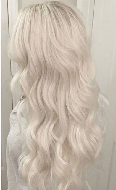 I'm in love with this hair color Icy Blonde Hair, White Blonde Hair, Platinum Hair, Blonde Hair Looks, Platinum Blonde Hair, Hair Inspo Color, Great Hair, Aesthetic Hair, Blonde Hair Color