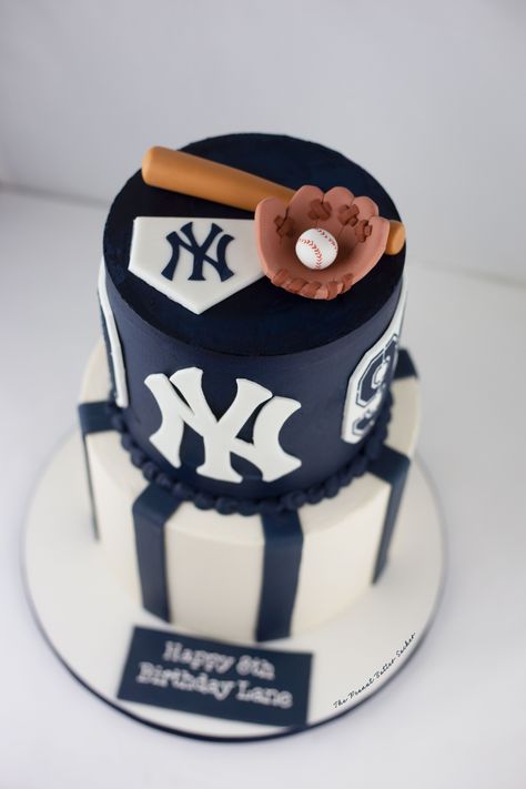 Yankees Cake Ideas, New York Yankees Aesthetic, New York Yankees Tattoo, Yankee Baseball Cake, Yankees Tattoo, New York Yankees Hat Outfit, New York Yankees Cake, Yankees Hat Outfit, Yankees Birthday Party