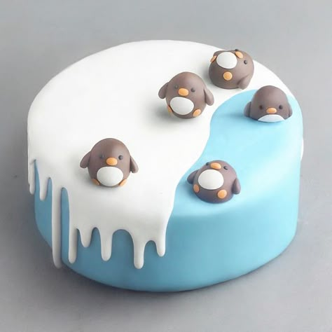 Food Art Naturally Jo, Kue Fondant, Tårta Design, Penguin Cakes, Christmas Cake Designs, Animal Cakes, Cute Baking, Creative Birthday Cakes, Crazy Cakes