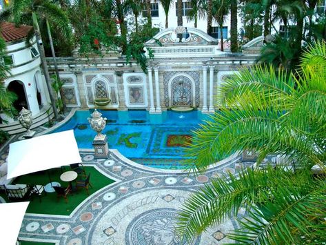 Casa Casuarina, Miami Beach Mansion, Versace Donatella, Places Pics, Miami Mansion, Versace Mansion, Wedding Location Ideas, Miami Photos, Miami Hotels