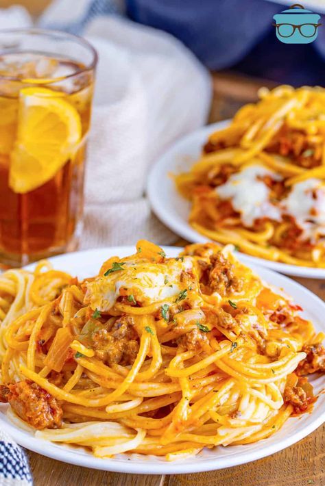 Spaghetti Tiktok, Million Dollar Spaghetti Recipe, Spaghetti Casserole Recipe, Million Dollar Spaghetti, Spaghetti Casserole, Country Cook, Spaghetti Recipe, The Country Cook, Pasta Dinners