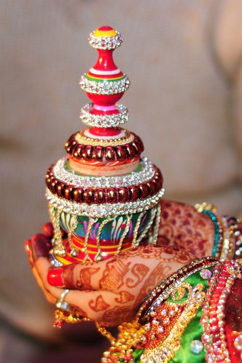 Bihari Wedding Rituals, Bihari Bride, Bihari Wedding, Wedding Dala, Bengali Marriage, Wedding Necessities, Jamini Roy, Indian Wedding Photography Poses, Bengali Wedding