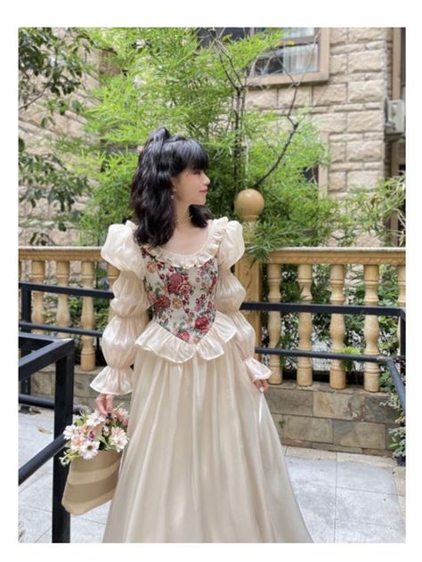 Princess Dresses Long Sleeve, Princess Old Dresses, Vintage Dress Long Sleeve, Belle Sleeve Dress, Vintage Princess Outfits, Princess Sleeve Dress, Dress Floral Vintage, Sweet Elegant Outfits, Vintage Dresses With Corset