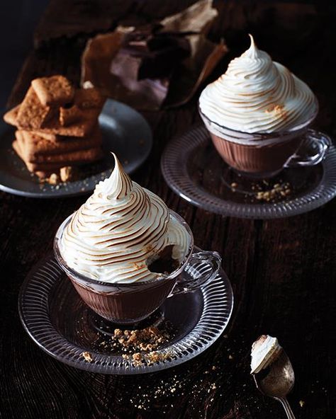 Luxurious Hot Chocolate with Italian Meringue Dishes Design, Neuer Wallpaper, Sweet Paul Magazine, Italian Meringue, Homemade Hot Chocolate, Latte Recipe, Chocolate Drinks, Cafe Food, Meringue