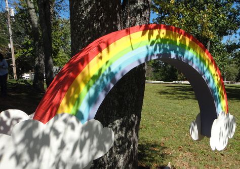 DIY Rainbow Party Decoration Giant Rainbow Decoration, Rainbow Archway, Diy Rainbow Party Decorations, Rainbow Decorations Diy, Wizard Ideas, Paint Room, Photo Booth Design, Rainbow Activities, Rainbow Party Decorations