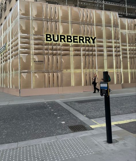 Burberry Aesthetic, Burberry Wallpaper, Burberry Cologne, Fashion Girlies, Burberry Store, Aesthetic London, Motocross Love, Burberry Baby, Retail Store Interior Design