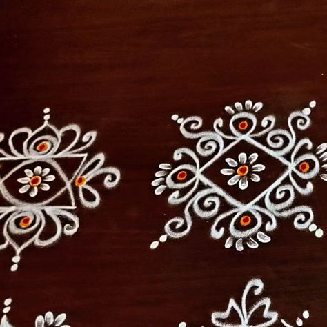 Easy muggulu by Sapna. on Instagram: "Daily use muggulu 😍" Lines Rangoli Designs, Small Muggulu Easy, Small Rangoli Design For Daily, Daily Rangoli Designs Easy, Simple Muggulu Designs, Muggulu Design Simple, White Rangoli, Simple Rangoli With Dots, Simple Art Designs