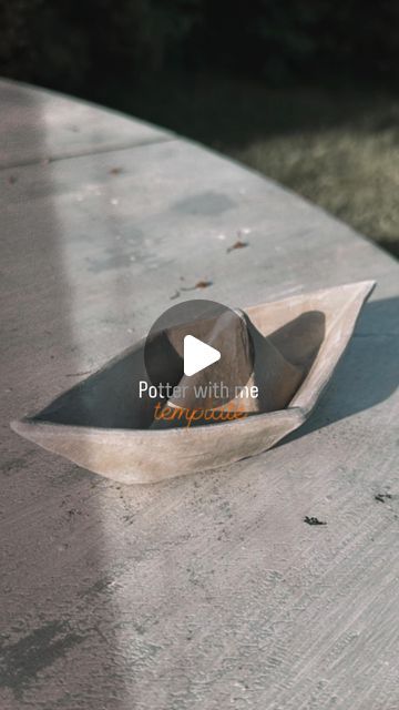 pottery | handbuild | mindfulness on Instagram: "Potter with me 🚤 - ceramic paper ship  Template time, you can find it via the link in my bio (only until 31.05.2024)💃🏽💃🏽  This template contains only 2 pieces. But you have them in two different sizes. In this video, I’ve made the smaller version.☺️  #pottery #handbuild #handcrafted #clay #ceramics #papership #interior #template #potterwithme" Handbuilding Pottery Ideas Templates, Paper Boat Template, Ceramic Templates, Ship Template, Ceramic Handbuilding, Pottery Templates, Origami Templates, Pottery Handbuilding, Paper Boat