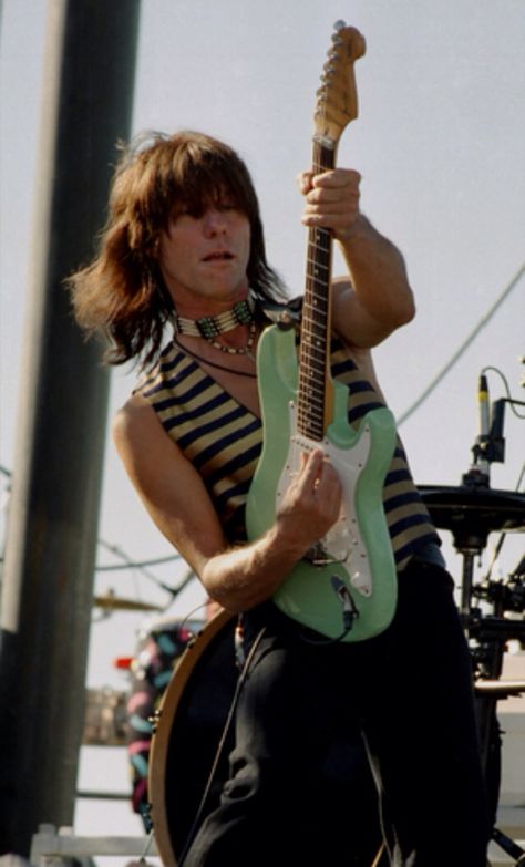 Jeff Beck Jeff Beck Guitar, Jeff Beck 70s, 70s Guitar, Jeff Beck Group, Guitar Legends, Rock Culture, Rock Musicians, Rock History, Guitar Room