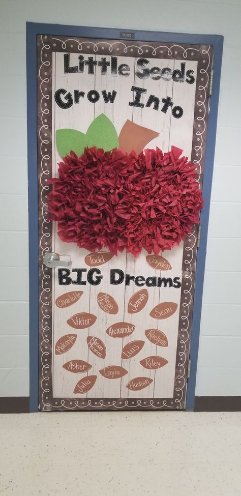 #apple #backtoschooldoor #teacher #classroomdoor Fall Classroom Bulletin Boards, Apple Crafts For Toddlers, Classroom Bulletin Boards Preschool, Apple Theme Classroom, Apple Bulletin Boards, Fall Classroom Door, Bulletin Board Tree, Apple Classroom, Apple Crafts