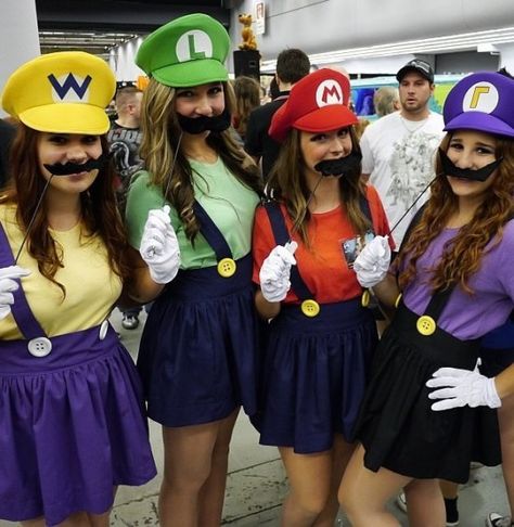 Sorority Halloween Costumes, Super Mario Kostüm, 4 People Halloween Costumes, Carnaval Outfit, Mario Costume, Popular Halloween Costumes, Costume Carnaval, Cute Group Halloween Costumes, Carnaval Costume