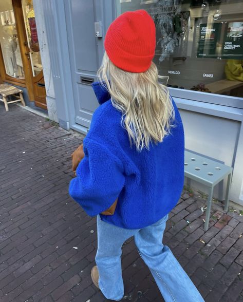 Royal Blue Beanie Outfit, Bright Blue Jacket Outfit, Red Sherpa Jacket Outfit, Red Fleece Jacket Outfit, Bright Beanie Outfit, Colorful Beanie Outfit, Red Beanie Aesthetic, Blue Sherpa Jacket Outfit, Royal Blue Jacket Outfits