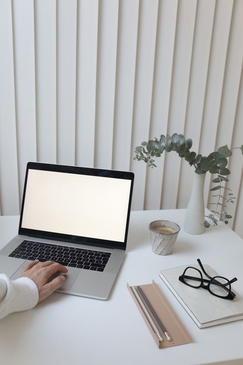 Desk Workout, Business Furniture, Adobe Photoshop Lightroom, Photoshop Lightroom, Creative Logo, Online Learning, Macbook Pro, Free Stock Photos, Lightroom