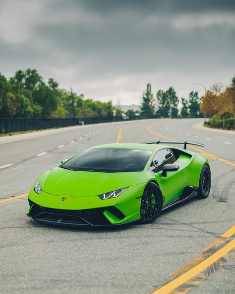 Automotive Wallpaper, Lambo Huracan, Tmax Yamaha, Green Laptop, Cars Audi, Lux Cars, Lamborghini Cars, Cars Wallpapers, Lamborghini Huracan