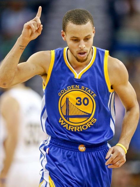 A Stephen Curry le gusta practicar deportes en el invierno. The Curry Family, Warriors Stephen Curry, Splash Brothers, Nba Mvp, Warriors Basketball, Basketball Is Life, Sport Player, Nba Stars, Steph Curry