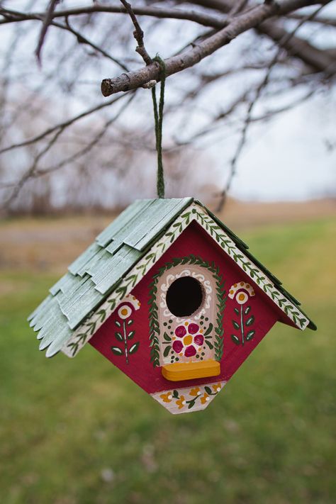 3 Bird-Friendly Garden Ideas: Bird Nesting Material Station, Natural Bird Treats, and More — Under A Tin Roof Bird Nesting Material, Birdhouse Craft, Bird Houses Ideas Diy, Bird Treats, Bird Sanctuary, Birdhouse Designs, Bird Houses Painted, Decorative Bird Houses, Bird Houses Diy