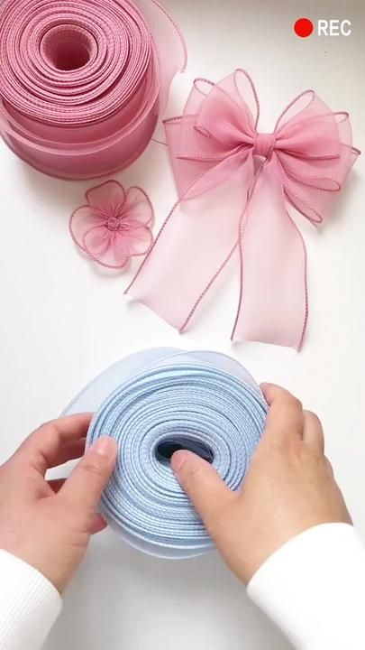 Diy Gift Bow, Ribbon Tutorial, Ribbon Bow Tutorial, Simpul Pita, Homemade Bows, Ribbon Decoration, Diy Hair Accessories Ribbon, Buat Pita, Gubahan Bunga