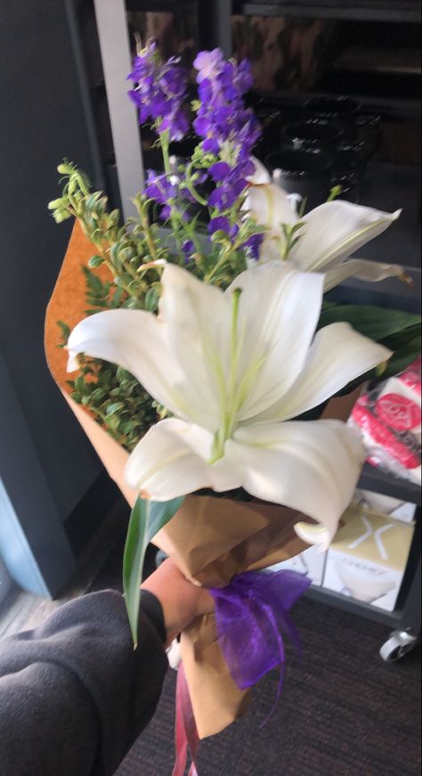 Lily And Lavender Bouquet, Small Lily Bouquet, Purple Lily Bouquet, Simple Lily Bouquet, Lily Prom Bouquet, Flower Bouquet Lilies, Lily Bouquet Gift, Lily Bouquet Aesthetic, White Lily Flower Bouquet