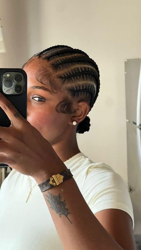 Straight Back Feed In Braids Black Women, 6 Straight Back Braids, Stitch Braids Straight Back, Small Stitch Braids, Straight Back Braids, Feed In Braids, Back Braid, Cute Box Braids, Short Box Braids Hairstyles