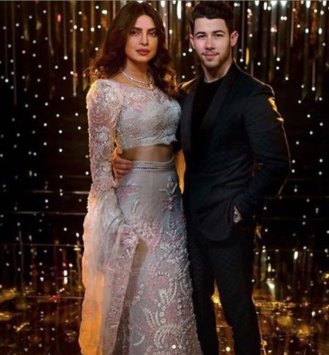 Here's A Breakdown Of PeeCee's Bridal Look At Every Wedding Function! Priyanka Chopra Wedding, Indian Engagement, Reception Bridal Dress, Rani Mukherjee, Mumbai Wedding, Reception Outfit, Designer Bridal Lehenga, Couple Dress, Bollywood Wedding