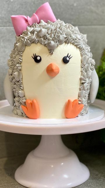 Frozen Doll Cake, Piping Buttercream, Baking Cakes Ideas, Christmas Themed Cake, Penguin Cakes, Chocolate Cake Designs, Monster Cake, 3rd Birthday Cakes, Christmas Cake Decorations