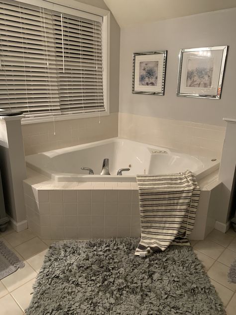 Bathroom Whirlpool Tub Ideas Master Bath, Beadboard Bathtub Surround, Jacuzzi Tub Surround Ideas, Corner Bathtub Decor Ideas, Corner Tub Makeover, Corner Tub Update, Update Bathtub Surround, Update Tub Surround, Corner Tub Tile Ideas