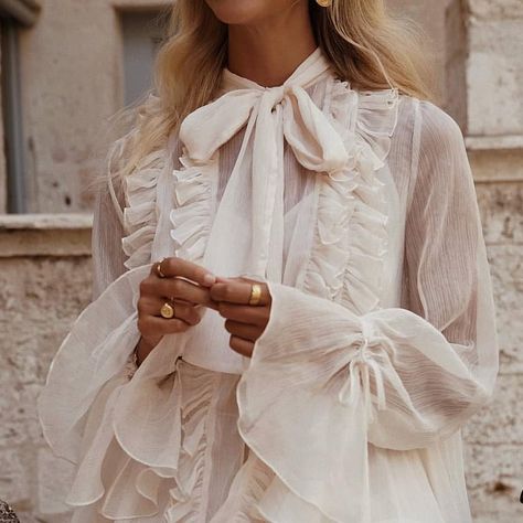 Romantic Style ~ Daily Inspiration · Cool Chic Style Fashion Yellow Suit, Mode Chic, Boutique Fashion, Outfit Look, Romantic Style, Looks Style, Mode Inspiration, Look Chic, Outfits Casuales