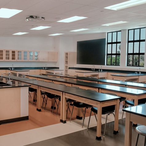 Boarding School Aesthetic Classroom, School College Aesthetic, School Student Aesthetic, Jeong Tae Eul, Aesthetic Classroom, Science High School, Boarding School Aesthetic, College Classroom, Lab Science