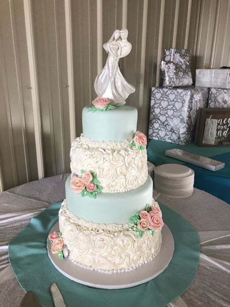 Mint Green Wedding Cake, Blush Wedding Cake, Mint Wedding Cake, Mint Green Wedding, Green Gold Weddings, Interesting Cakes, Blush Wedding Cakes, Wedding Mint Green, Special Cakes