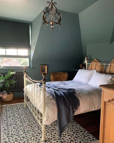 58 Small Bedroom Ideas to Transform Your Space in 2024 Bedroom Paint Colors Dark, Dark Bedroom Paint, Dark Bedroom Ideas Grunge, Dark Bedroom Paint Colors, Cozy Dark Bedroom Ideas, Aesthetic Dark Bedroom, Dark Bedroom Design, Cozy Dark Bedroom, Bedroom Ideas Grunge