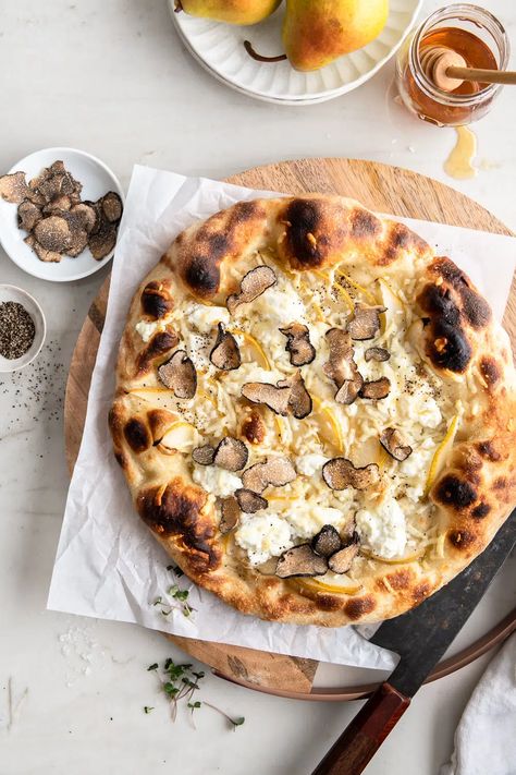 truffle pizza Black Truffle Recipe, Truffle Pizza, Sourdough Pizza Dough, Neopolitan Pizza, Best Pizza Dough, Artisan Pizza, Sourdough Pizza, Pizza Bar, Truffle Recipe