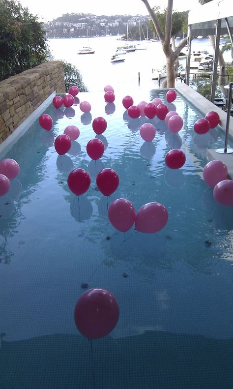 Pool Balloons, 55th Birthday Party Ideas, Backyard Bridal Showers, Balloon Decoration Ideas, Balloon Gifts, Deco Ballon, Debut Ideas, Bridesmaid Luncheon, Balloons Decorations