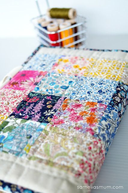 Book Cover Pattern, Quilt Book Cover, Fabric Art Diy, Fabric Book Covers, Book Cover Diy, Basic Quilt, Book Wrap, Free Sewing Patterns, Sewing Tutorials Free