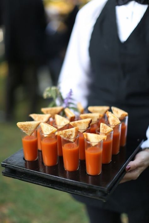 Katering Pernikahan, Soup Shots, Soup Shooters, Wedding Snacks, Wedding Appetizers, Reception Food, Wedding Reception Food, Food Trends, Tomato Soup