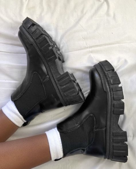 Chunky boots Chunky Black Boots, Chunky Chelsea Boots, Chunky Boots, Girls Boots, Fashion Inspo Outfits, Black Boots, Chelsea Boots, Chelsea, Fashion Inspo