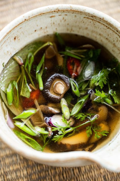 Mushroom and ginger broth recipe Mushroom Broth Soup, Ginger Broth, Mushroom Stock, Happy Eating, Mushroom Broth, Shiitake Mushrooms, Dried Mushrooms, Broth Recipes, Mushroom Chicken