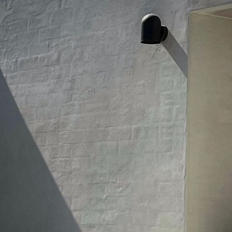 Bauwerk Colour on Instagram: "Beautiful shadows External walls painted in Still Over render bagged bricks Love this way of finishing of an external wall. Light is the source of how colours look the way the way they do. This is one of our @houseofgreylondon collaboration colours Still, a perfect modern neutral without too much yellow or grey undertone. Project @plateau_project #limewash #bauwerkstill #bauwerkexterior #bauwerkoverbrick #limewashbrick #limepaint #bauwerkprojects #houseofgreyxbauwerk" Bagged Render, Bagged Brick Exterior, Bagged Brickwork, Rendered Brick, Brick Rendering, Grey Brick Wall, Lime Wash Brick, River Ideas, Rendered Houses