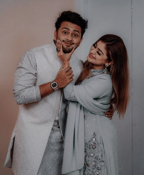 Rakshabandhan Poses With Sister, Raksha Bandhan Poses With Brother, Selfie Poses With Brother, Rakshabandhan Poses With Brother, Rakshabandhan Poses, Brother Sister Poses Photography, Rakshabandhan Photoshoot, Rakhi Poses, Bro Poses