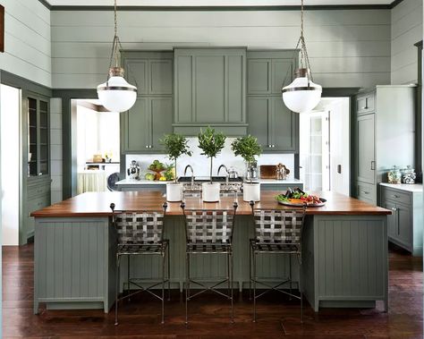 Best Paint For Kitchen, Sage Green Kitchen, Painted Kitchen Cabinets Colors, Green Kitchen Cabinets, Farmhouse Kitchen Cabinets, Cottage Kitchens, Kitchen Paint Colors, Green Cabinets, Kitchen Design Trends