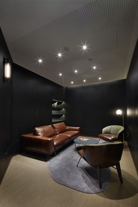 Vip Room of TH CAPITAL office Shanghai. The products here are selected from NATUZZI. Bar Vip Room, Vip Room Interior, Vip Room Club, Vip Room Design, Vip Lounge Design, Room Ideas Beachy, Sala Lounge, Modern Teen Boy Bedroom, Room Ideas For Men Bedroom