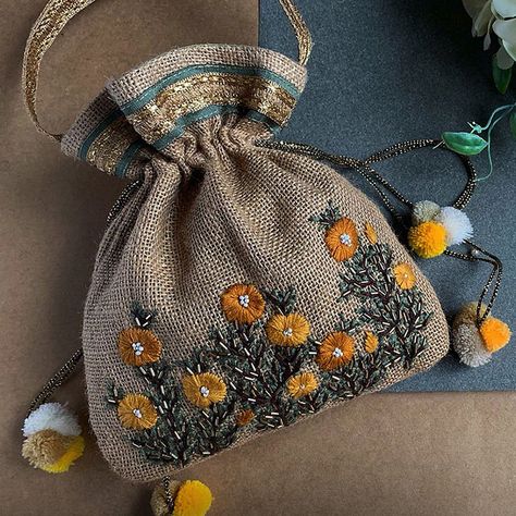 Potlis Bags, Jute Bags Design, Embroidery Purse, Crochet Free Patterns, Baby Cardigan Pattern, Bags Patterns, Crochet Purse Pattern Free, Pumpkin Patch Outfit, Potli Bag