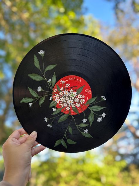 Hand painted Acrylic on vinyl record Ideas To Paint On Cds, Painted Vynil Ideas, Vynil Paint Ideas, Painting Records Ideas, Paintings On Records, Record Decor Ideas, Painting Vinyl Records, Painting On Vinyl Records, Record Player Painting