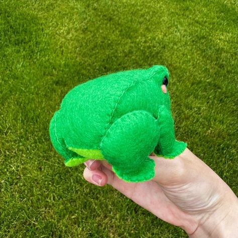 Frog Plush Sewing Pattern, Felt Frog Pattern, Frog Plush Pattern, Frog Sewing, Frog Pattern, Frog Plush, Handmade Plushies, Plush Pattern, Felt Dolls