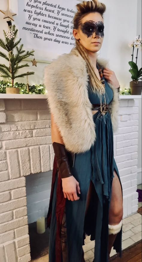 Viking makeup Viking Priestess Costume, Viking Fancy Dress Women, Viking Fancy Dress, Ren Faire Viking Woman Outfit, Girls Viking Costume Diy, Viking Maiden Costume, Viking Woman Outfit Ideas, Ladies Viking Costume, Viking Dress Up