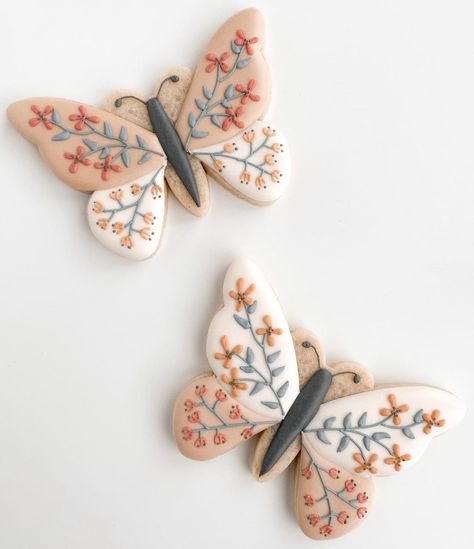 Butterfly Cookies Royal Icing, Flood Cookies, Happy Birthday Special, Butterfly Themed Birthday Party, Flower Sugar Cookies, Bridal Cookies, Flooding Cookies, Butterfly Cookies, Royal Iced Cookies