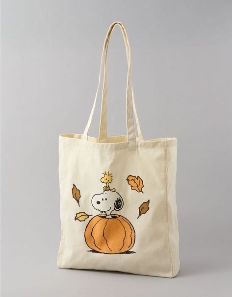 AE Peanuts Fall Tote Bag Fall Tote Bags Diy, Halloween Tote Bags Diy Paint, Canvas Tote Bag Painting Ideas, Fall Tote Bag Painting Ideas, Painted Tote Bags Ideas, Halloween Tote Bags Diy, Cute Tote Bag Ideas, Tote Bag Ideas Design, Painted Tote Bag Aesthetic