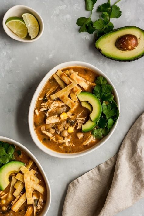 Healthy white chicken chili that's easy and dairy free. Made with green chile, chicken, corn and blended chickpeas to make it creamy. A new family favorite recipe! Serve with avocado, tortilla chips and cilantro. #chilirecipe #healthychili #mealprepping #glutenfreerecipe #chickenrecipe #weeknightdinner #familydinner Healthy White Chicken Chili, Avocado Tortilla, White Chicken Chili Healthy, Healthy Kid Friendly Meals, Chickpea Chili, Healthy Chili, Green Chile Chicken, Chicken Corn, White Chili Chicken Recipe