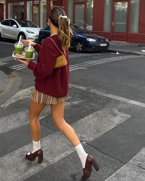 Sandal Tali, Rok Midi, Fashion 60s, Stile Preppy, Chique Outfits, Ținută Casual, Mode Ootd, Looks Street Style, Elegantes Outfit